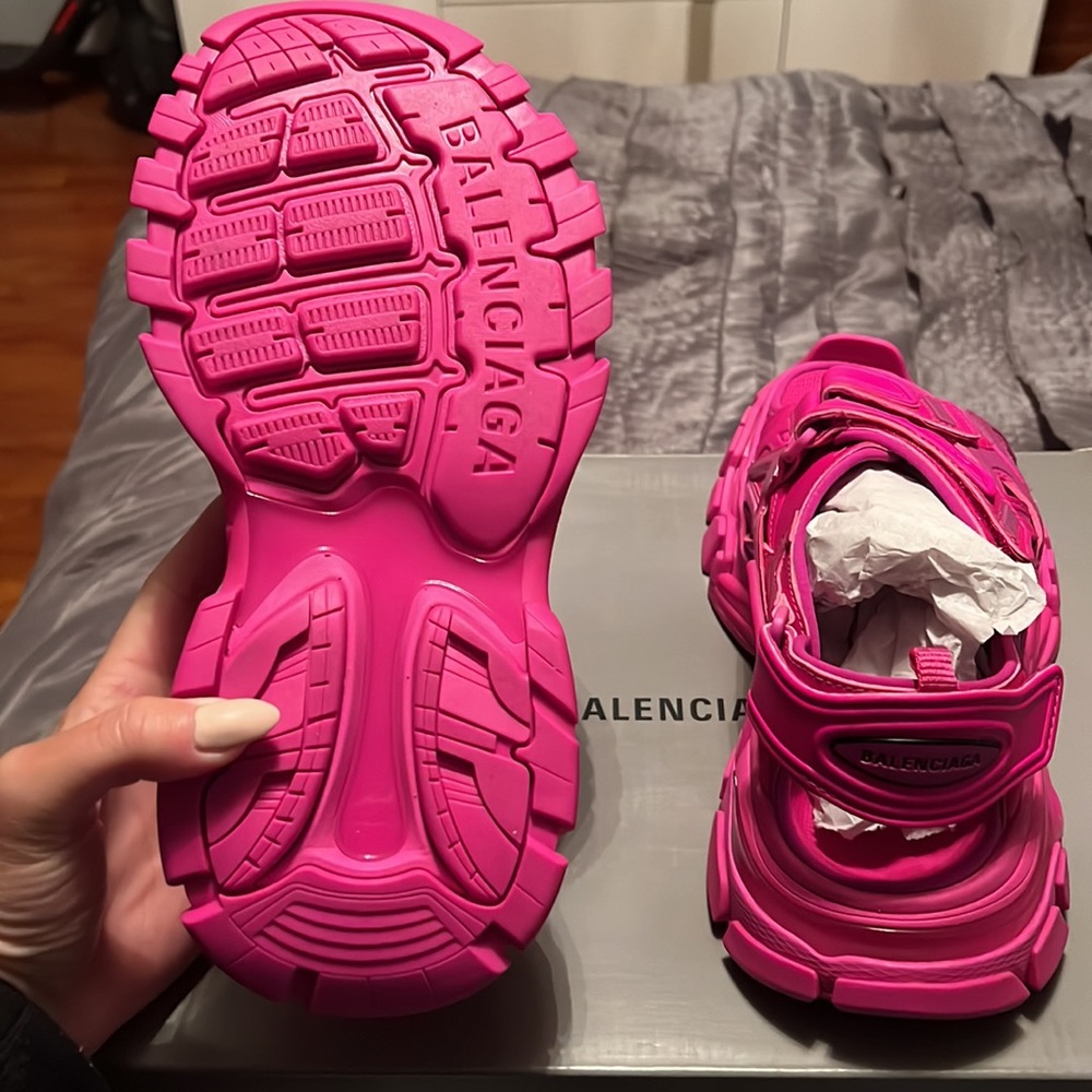 NEW neon pink neoprene and rubber track sandals - Picture 8 of 8